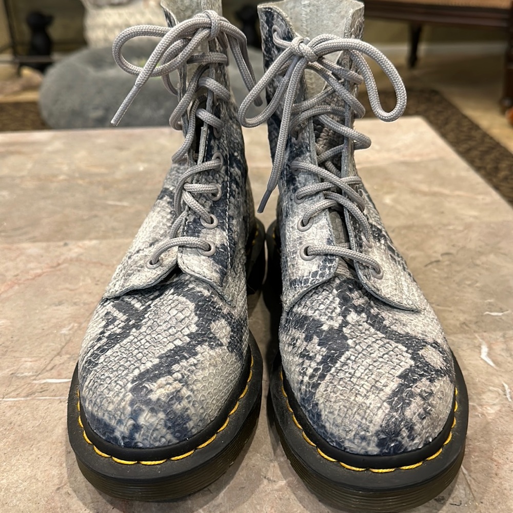 Dr. Martens Pascal Snake Boots light grey size 6